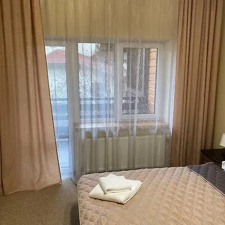 Courtyard Apartment *