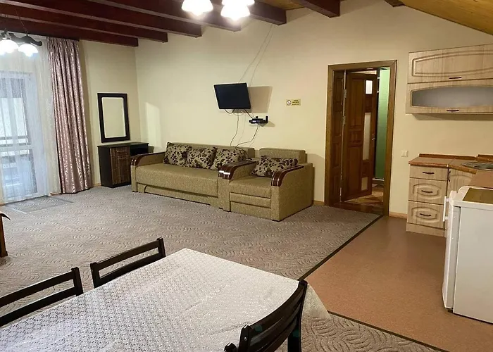 Courtyard سلافسكي