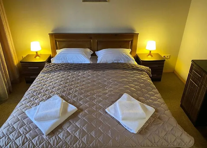 Courtyard * سلافسكي