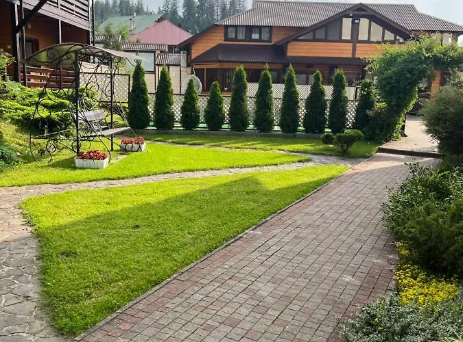 Courtyard * Szlavszke