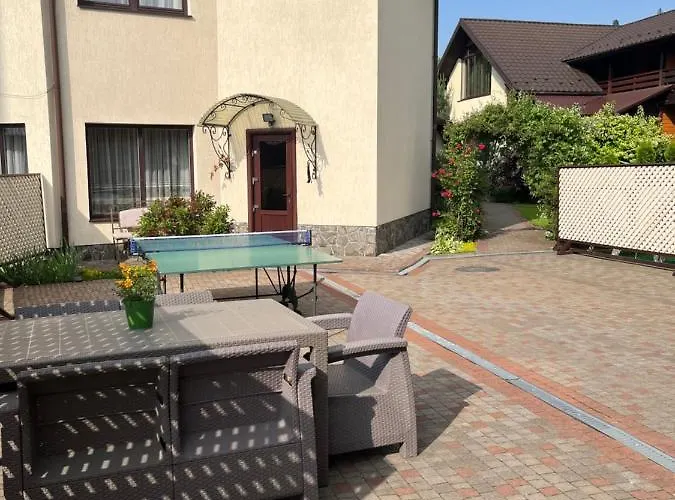Courtyard * Szlavszke