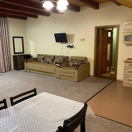 Courtyard سلافسكي