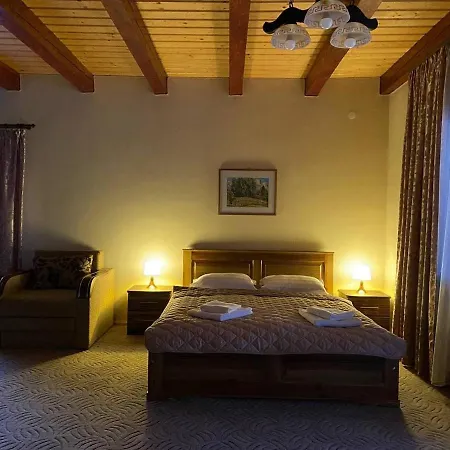 Courtyard * سلافسكي